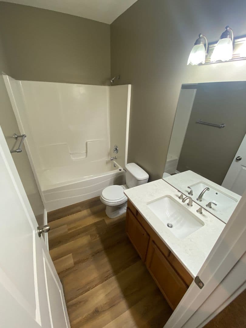 Lincoln Apartment: 6945
