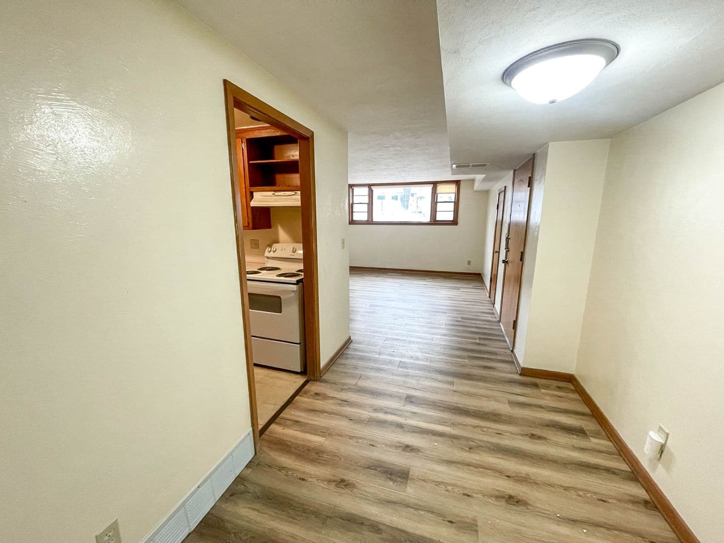 Lincoln Apartment: 1420 E St