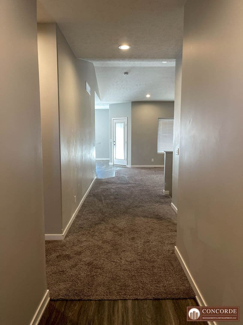 Lincoln Apartment: Yankee Woods Drive/S 78th St/Hacienda Drive