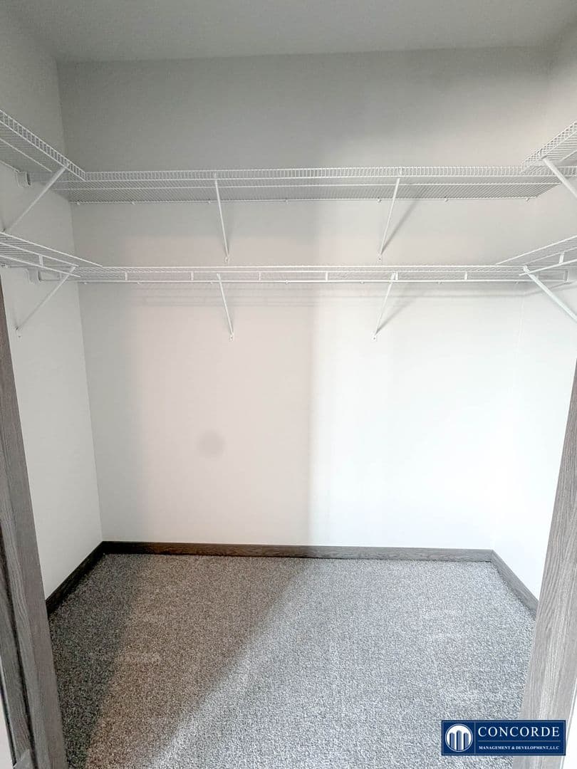 Lincoln Apartment: Adams St.