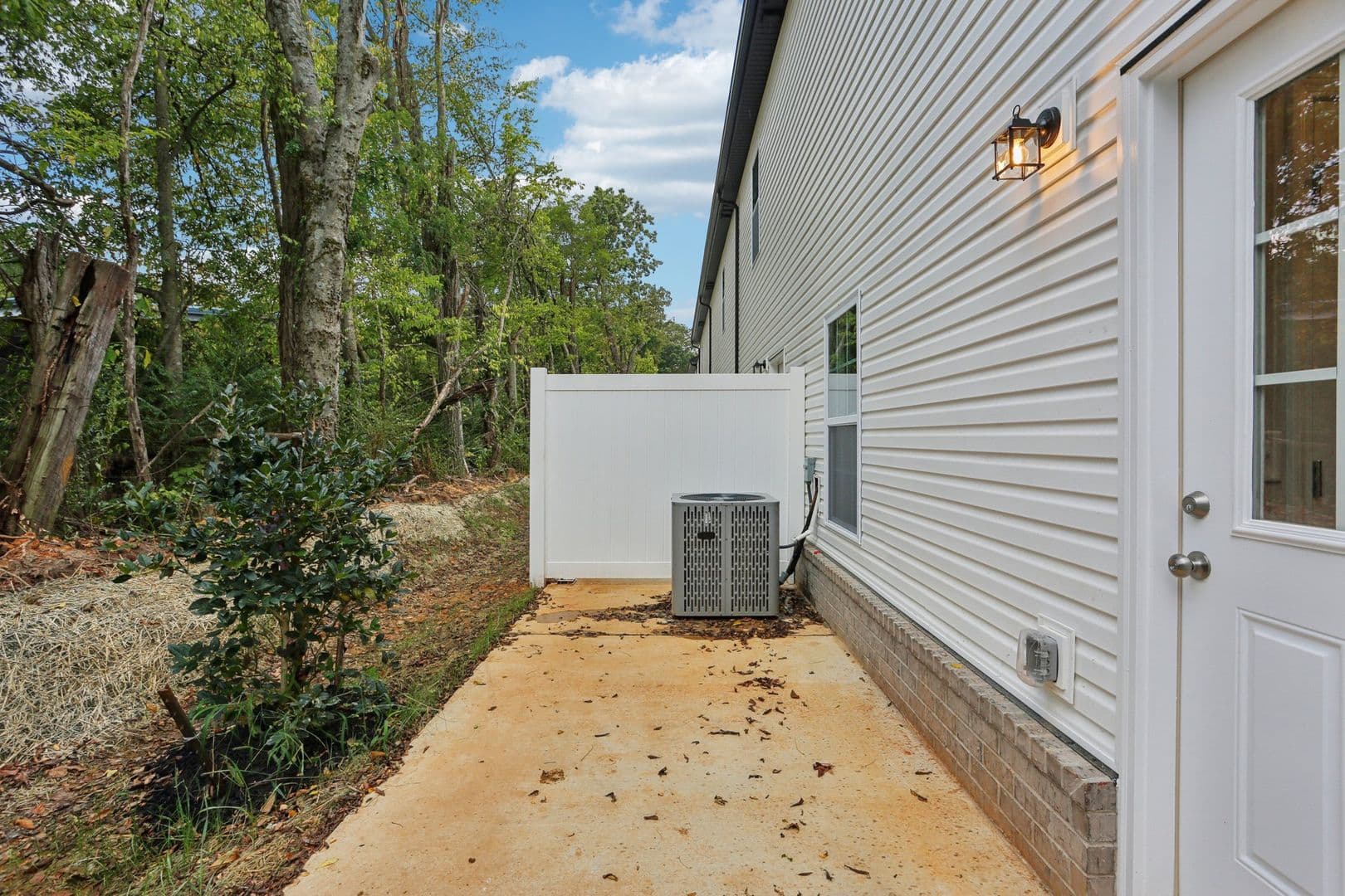 Clarksville Townhome: 860 Needmore Rd