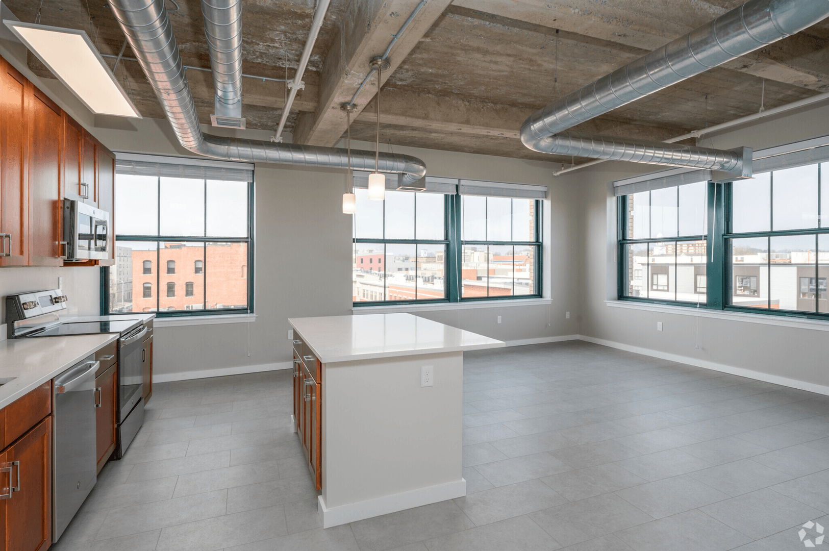 Brockton Apartment: 93 Centre St