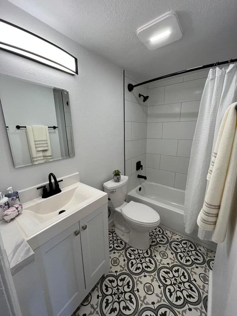 Tacoma Apartment: 1202 North 7th Street