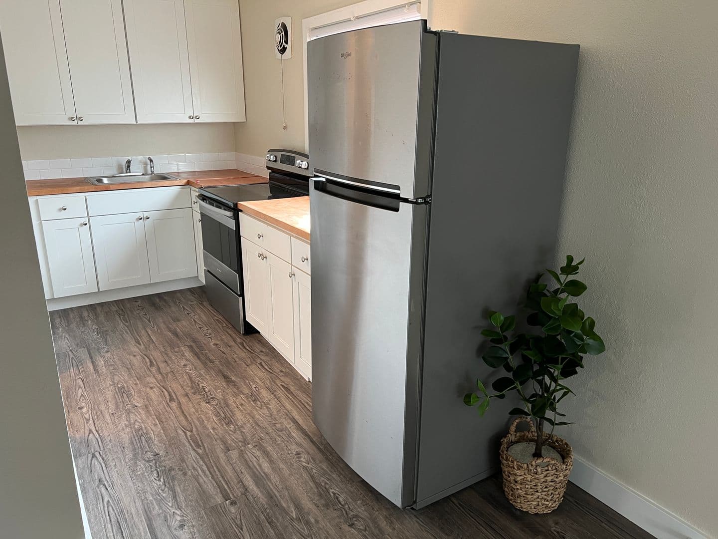 Tacoma Apartment: 1207 Altheimer Street