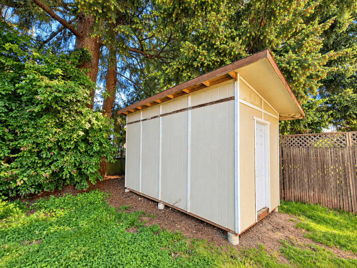 Redmond House: 17014 NE 105th