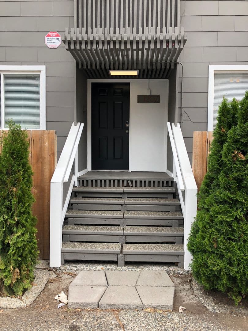 Tacoma Apartment: 1207 Altheimer Street