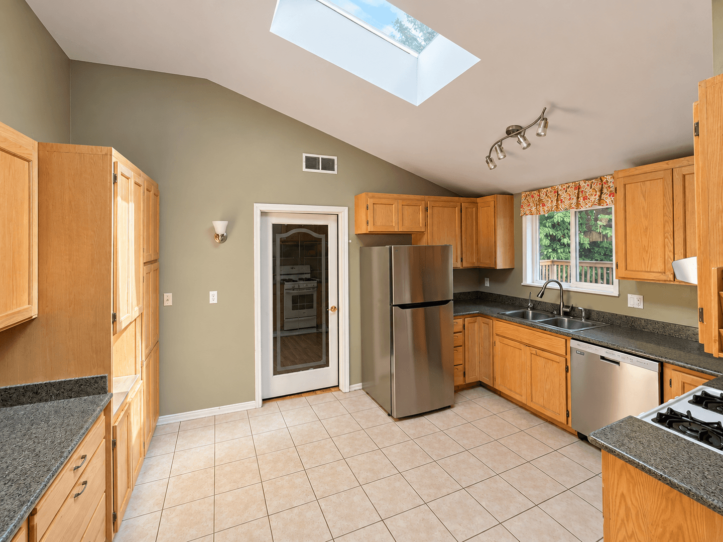 Redmond House: 17014 NE 105th