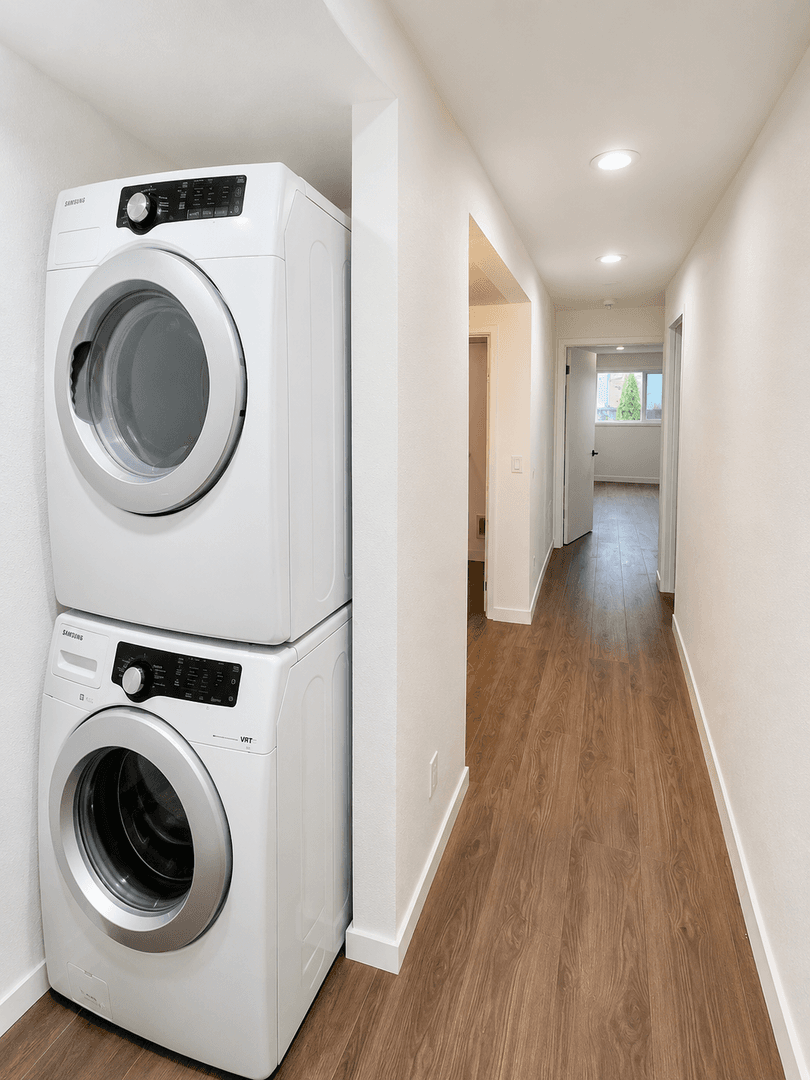 Seattle Townhome: 9640 30th Ave SW - B