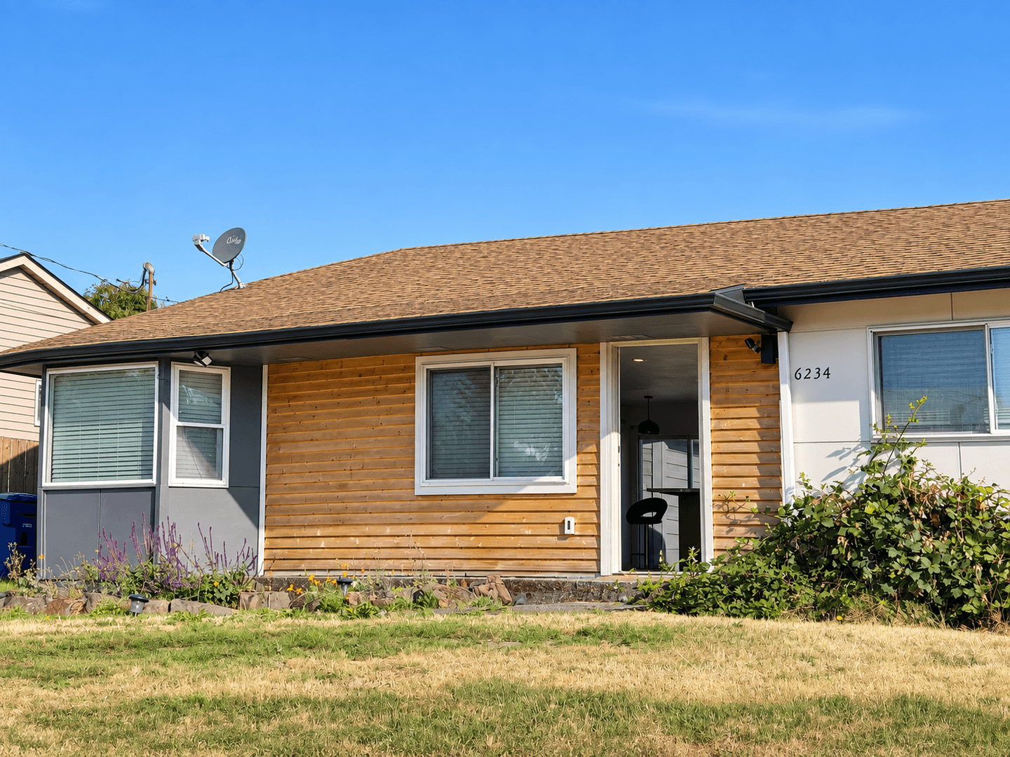 Seattle House: 6234 S 119th St,