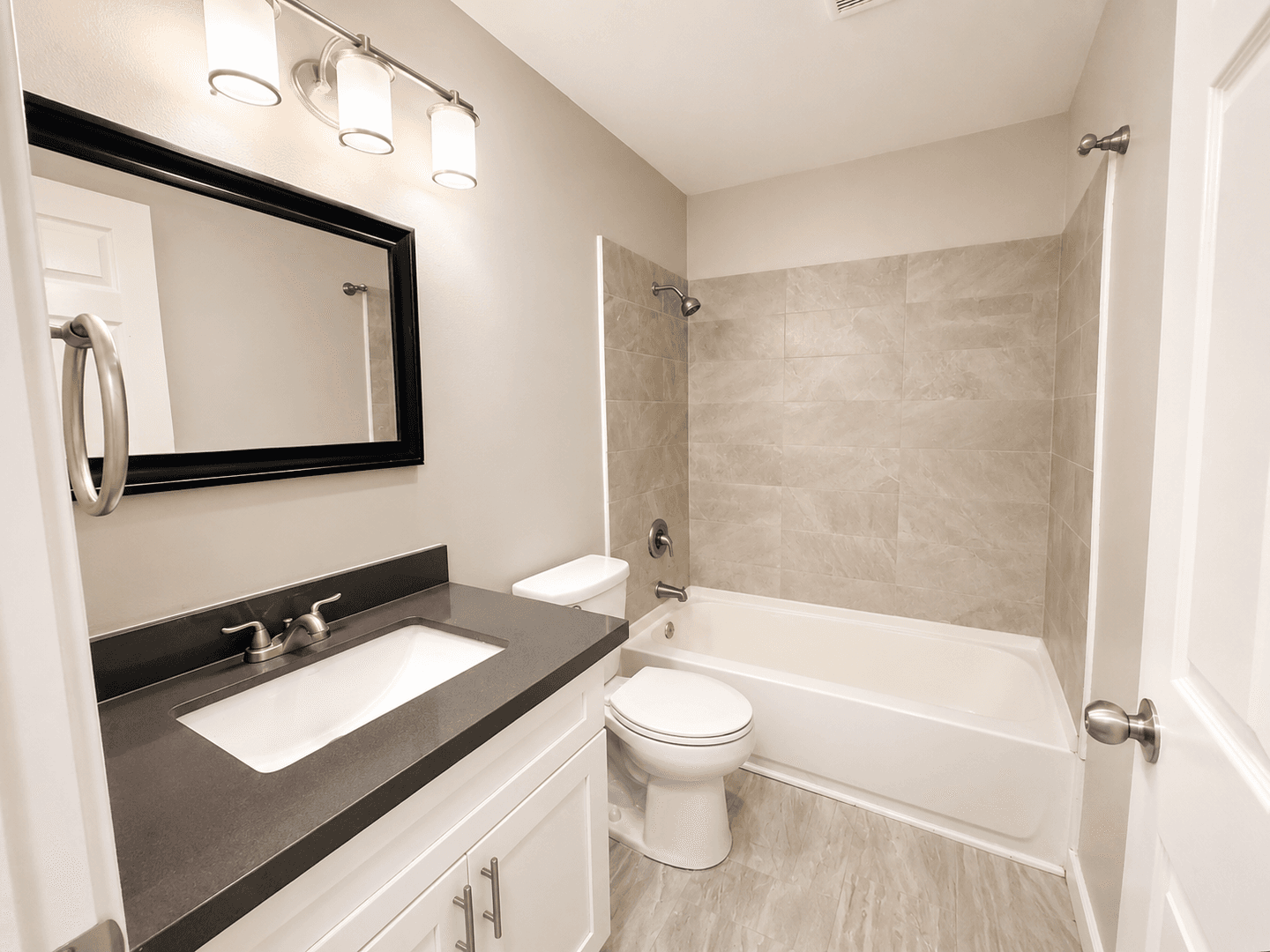 Seattle Apartment: 10025 Des Moines Memorial Drive S