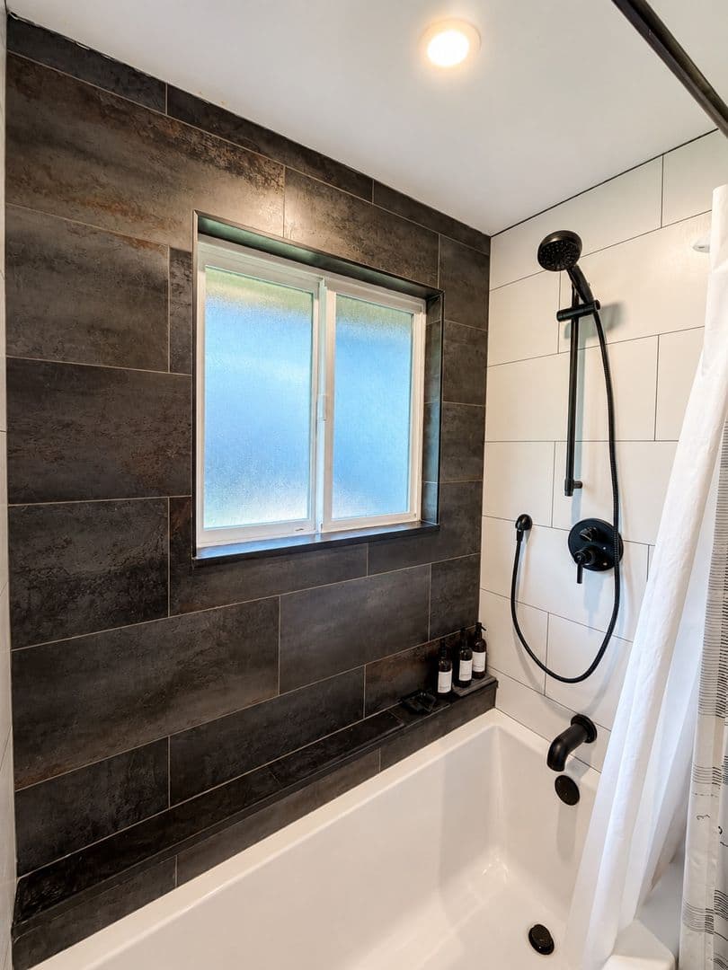 Seattle House: 9747 61st Ave S