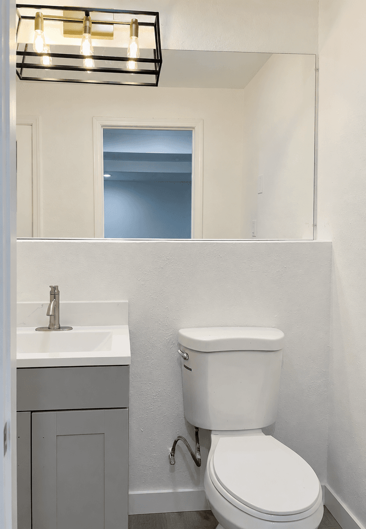 Seattle Townhome: 9640 30th Ave SW - B