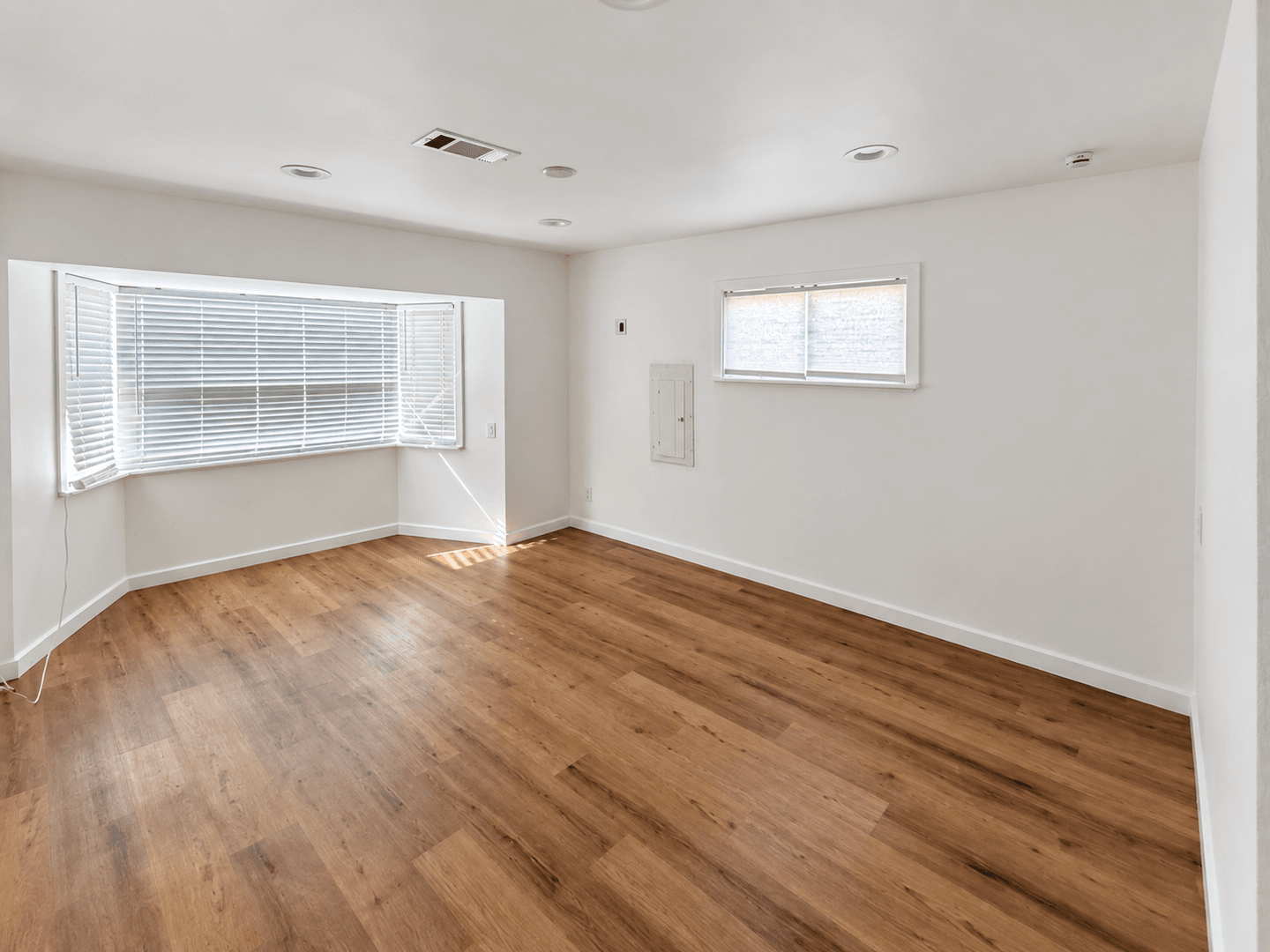 Seattle House: 6234 S 119th St,