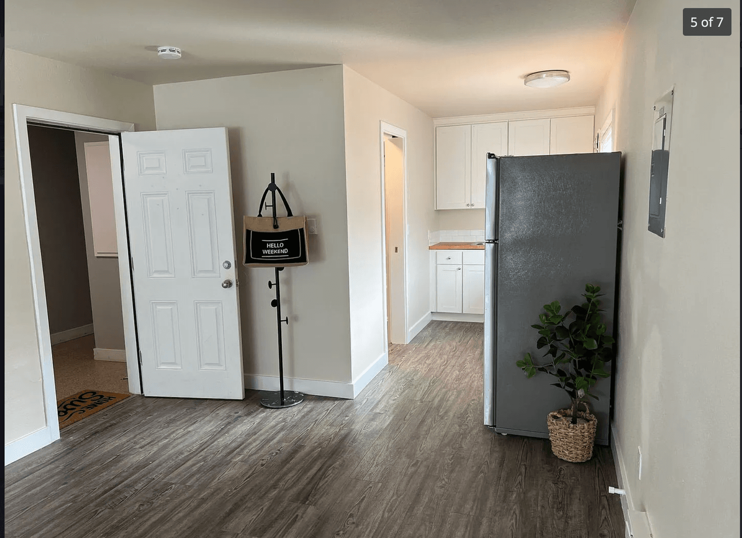Tacoma Apartment: 1207 Altheimer Street
