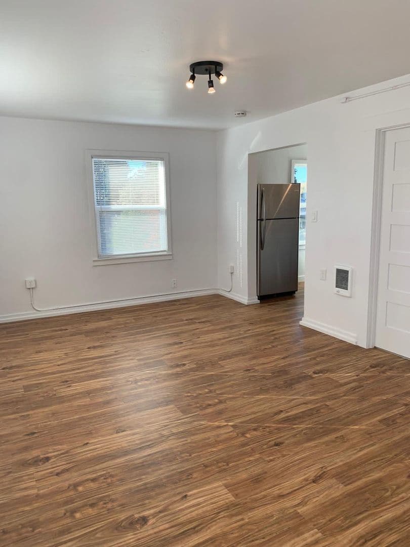 Tacoma Apartment: 1109 S 8th Street