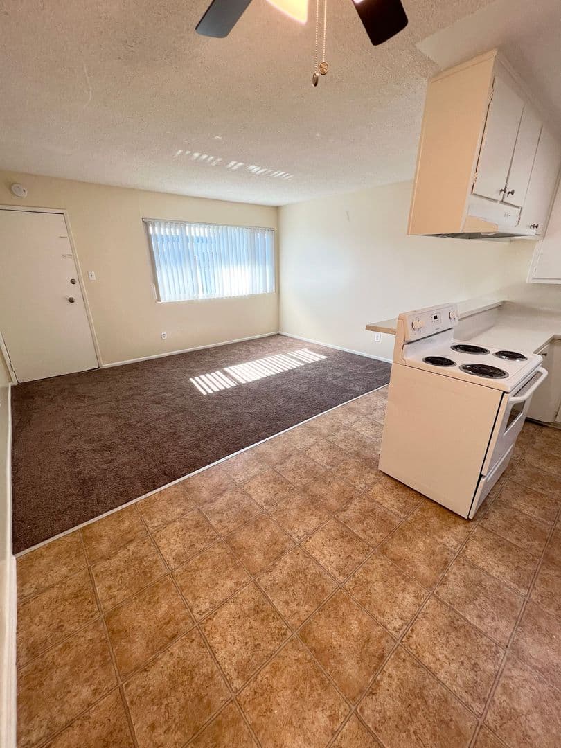 Gardena Apartment: 14812 Chadron Ave