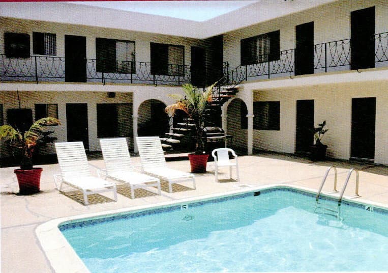 Hawthorne Apartment: 4020 W. 134th St.