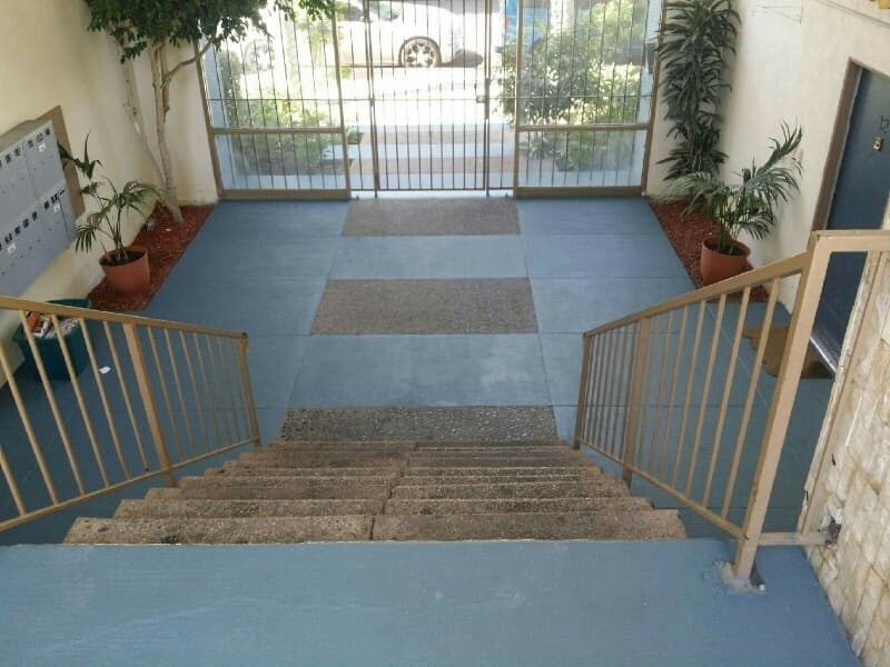 Hawthorne Apartment: 4012 W 129th St,