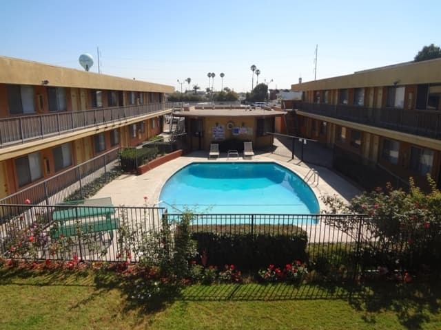 Hawthorne Apartment: 12714 Inglewood Ave.