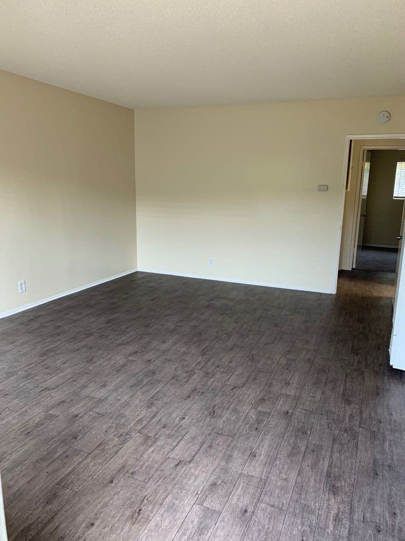 Long Beach Apartment: 1870 -1880 -1890 Harbor Ave.