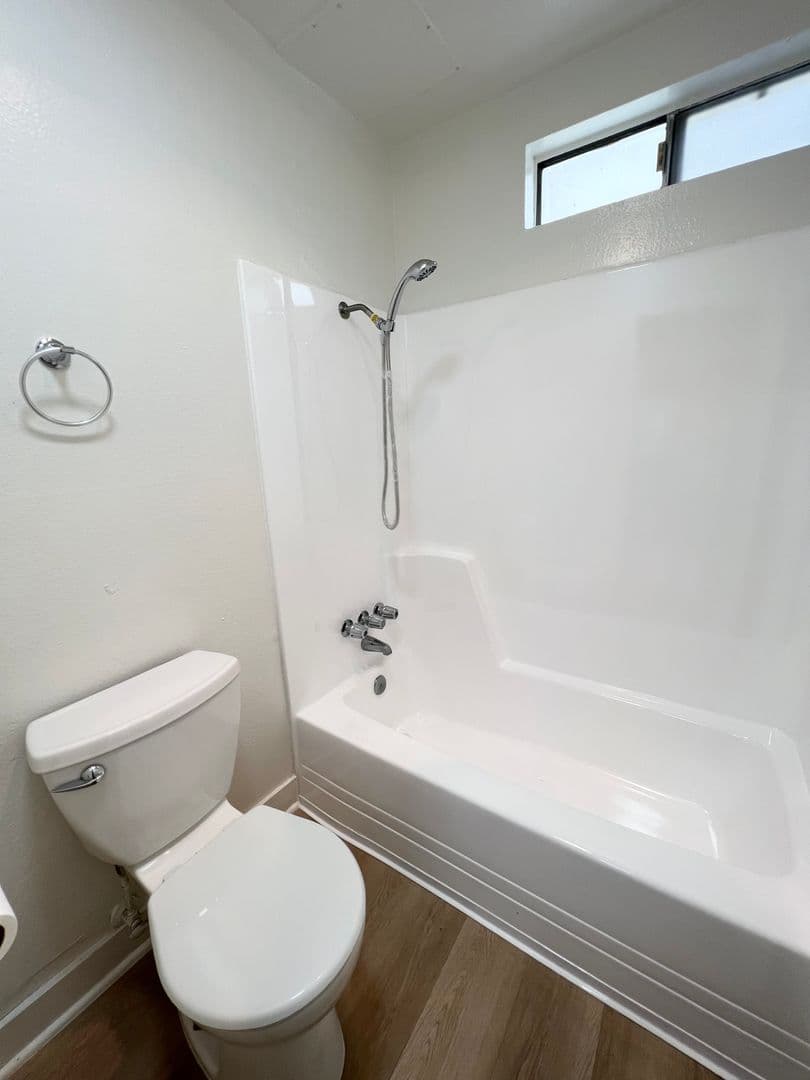 Hawthorne Apartment: 14031 S. Cerise
