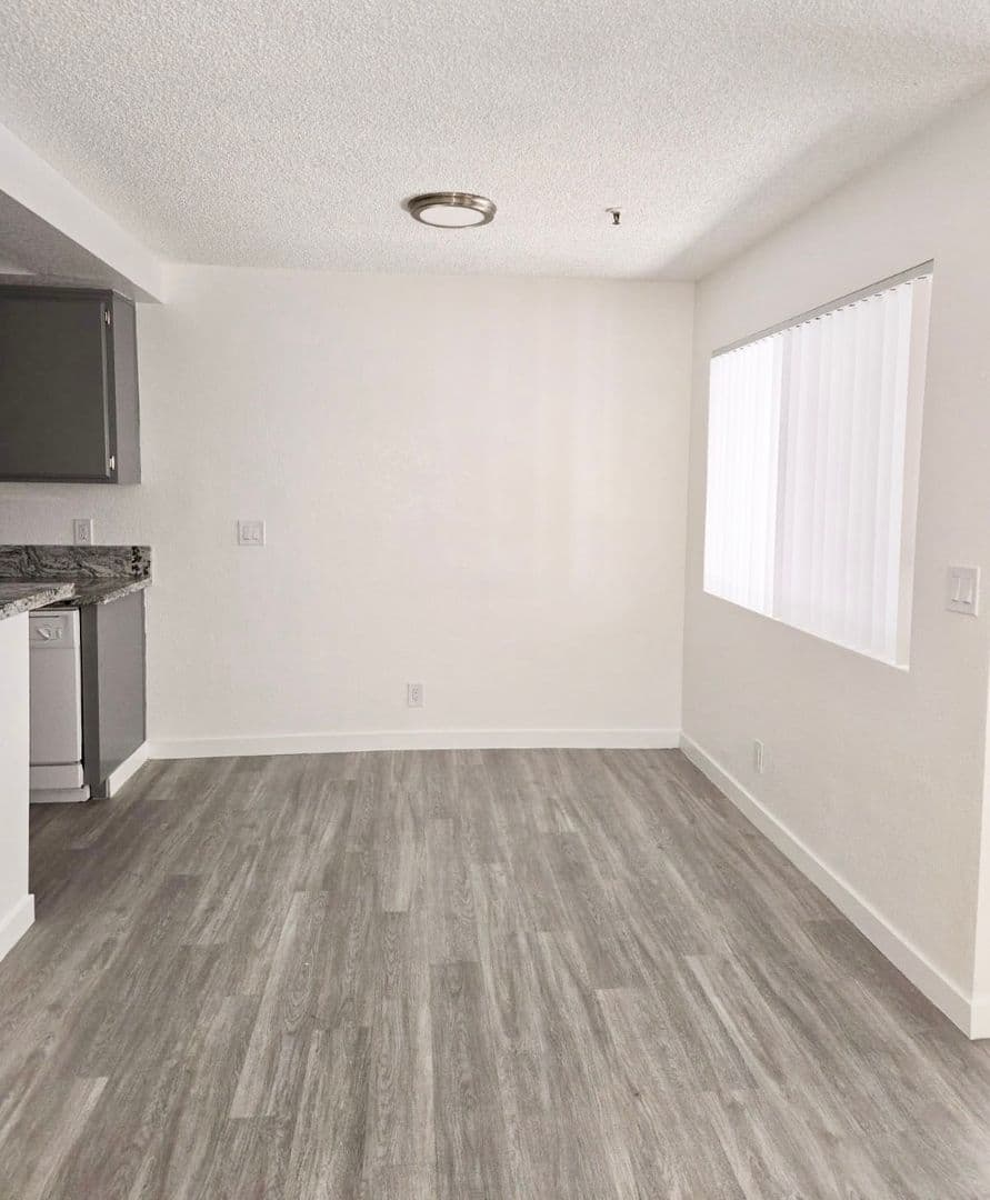 HAWTHORNE Apartment: 13604 - 13608 CHADRON AVE