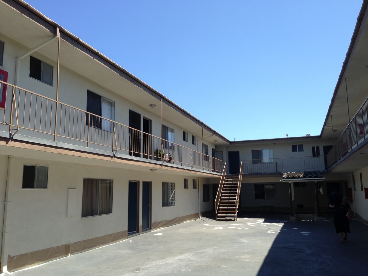 Hawthorne Apartment: 4012 W 129th St,