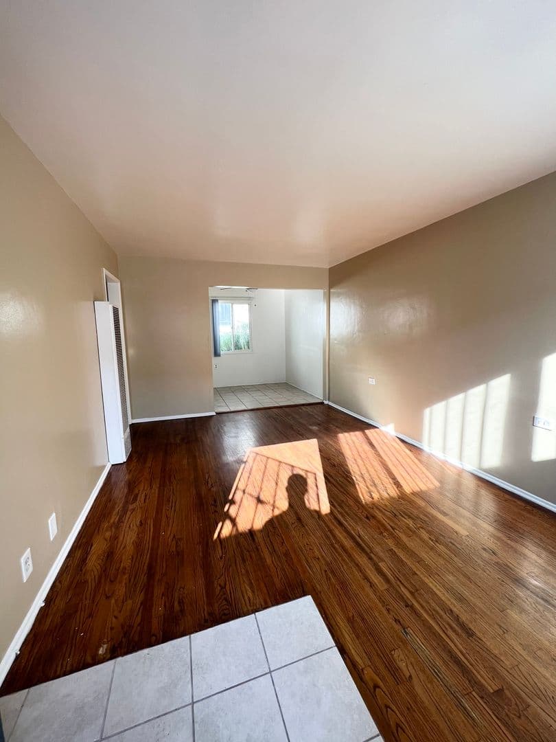 Long Beach Apartment: 1970 Henderson Ave