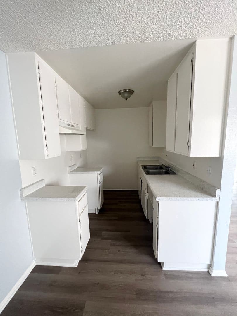 Wilmington Apartment: 606-638