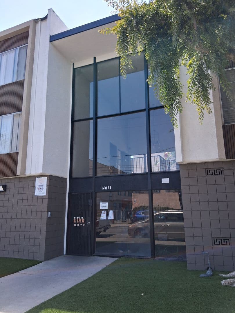 Hawthorne Apartment: 14031 S. Cerise