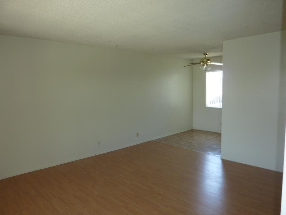 Hawthorne Apartment: 4020 W. 134th St.