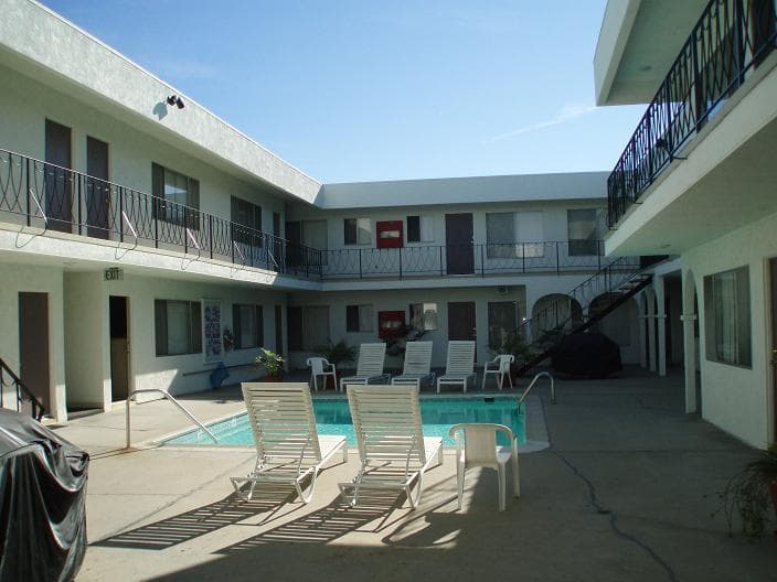 Hawthorne Apartment: 4020 W. 134th St.