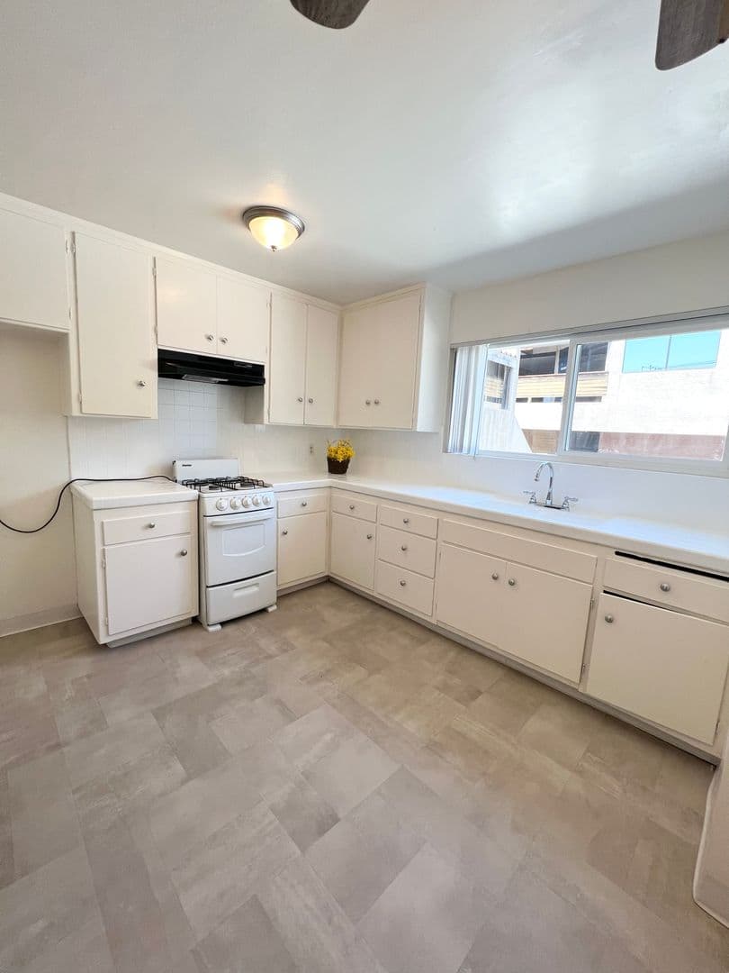 Lomita Apartment: 25843 Narbonne Ave