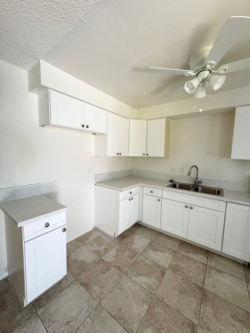 Torrance Apartment: 23015 Madison St