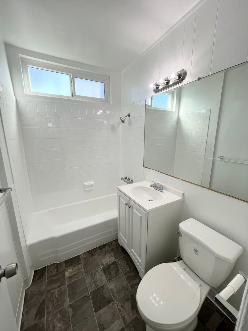 Hawthorne Apartment: 3734 W. El Segundo Blvd