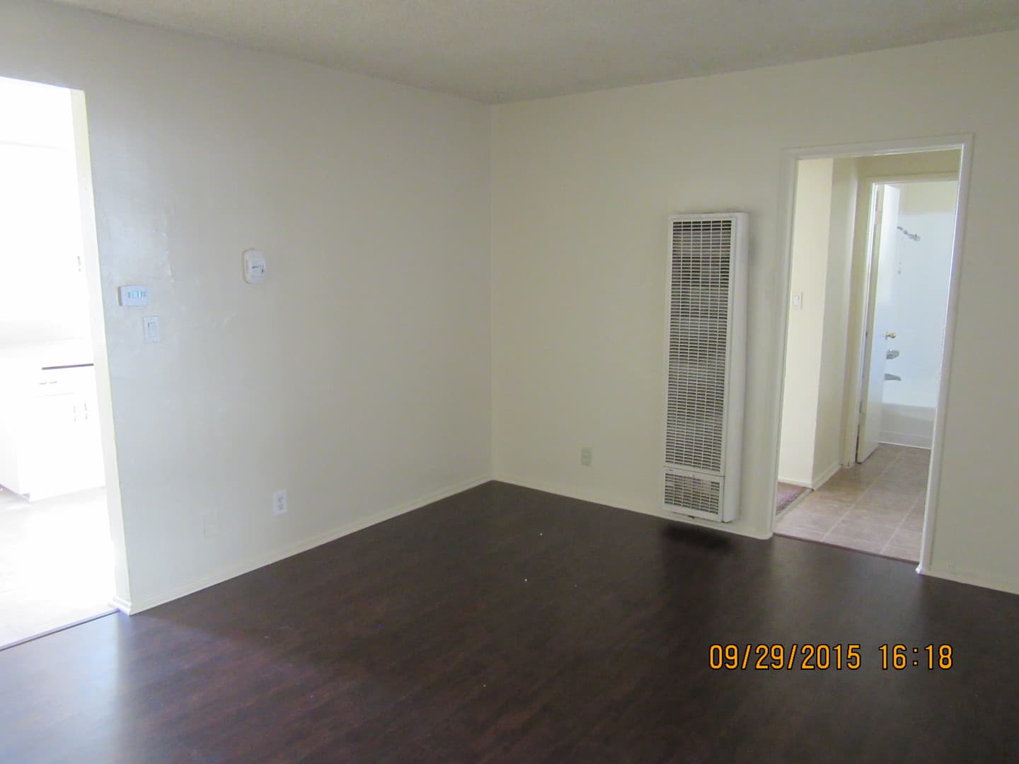 Hawthorne Apartment: 4012 W 129th St,