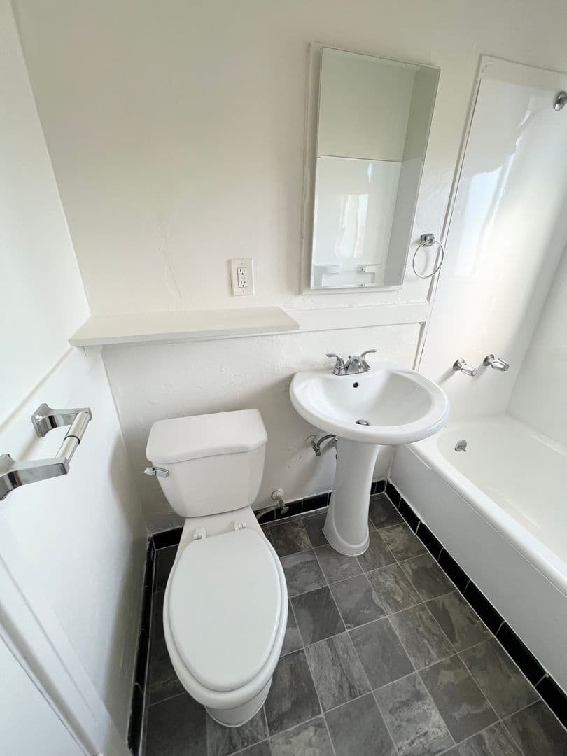Wilmington Apartment: 1147 Broad Ave.
