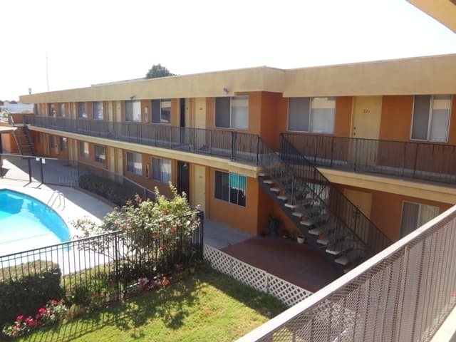 Hawthorne Apartment: 12714 Inglewood Ave.