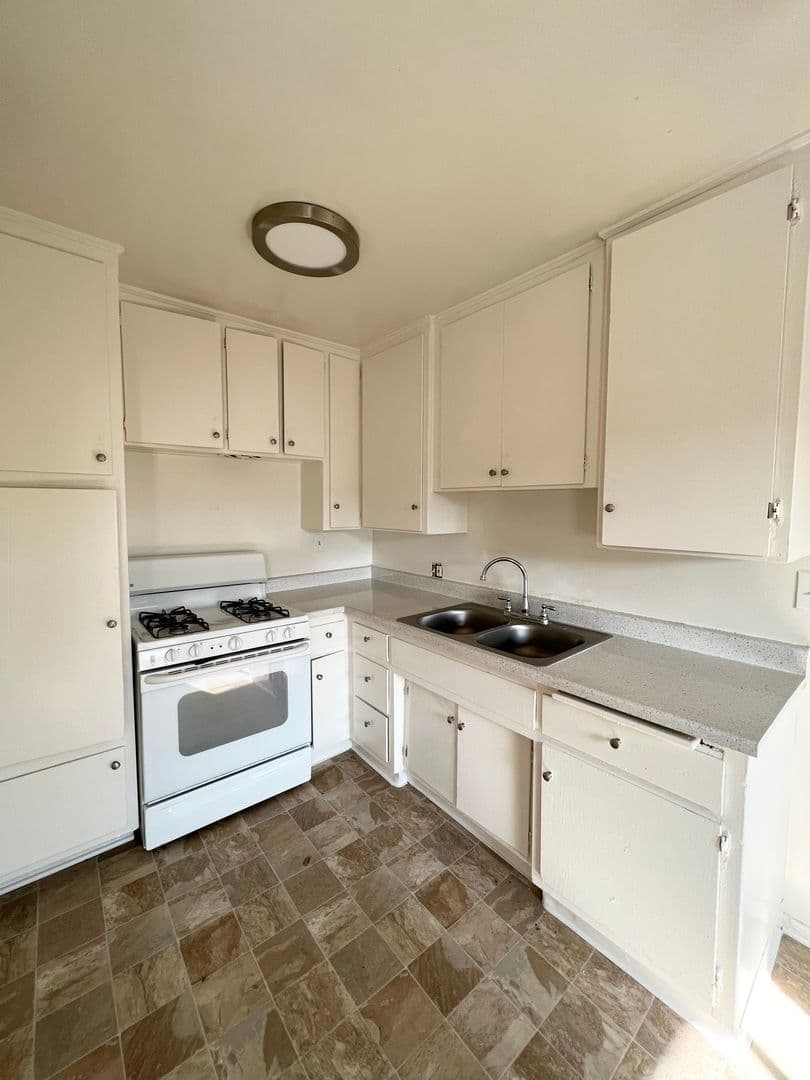 Los Angeles Apartment: 12402 S. Western Ave.