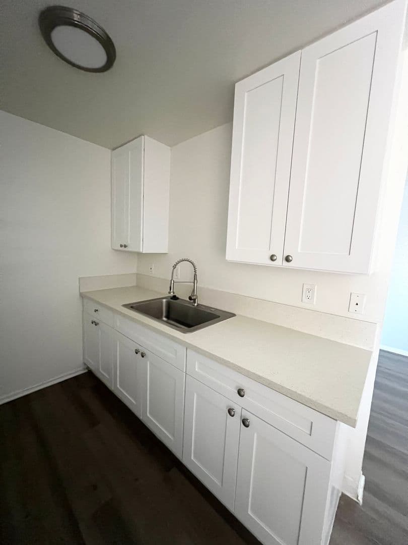 Wilmington Apartment: 606-638