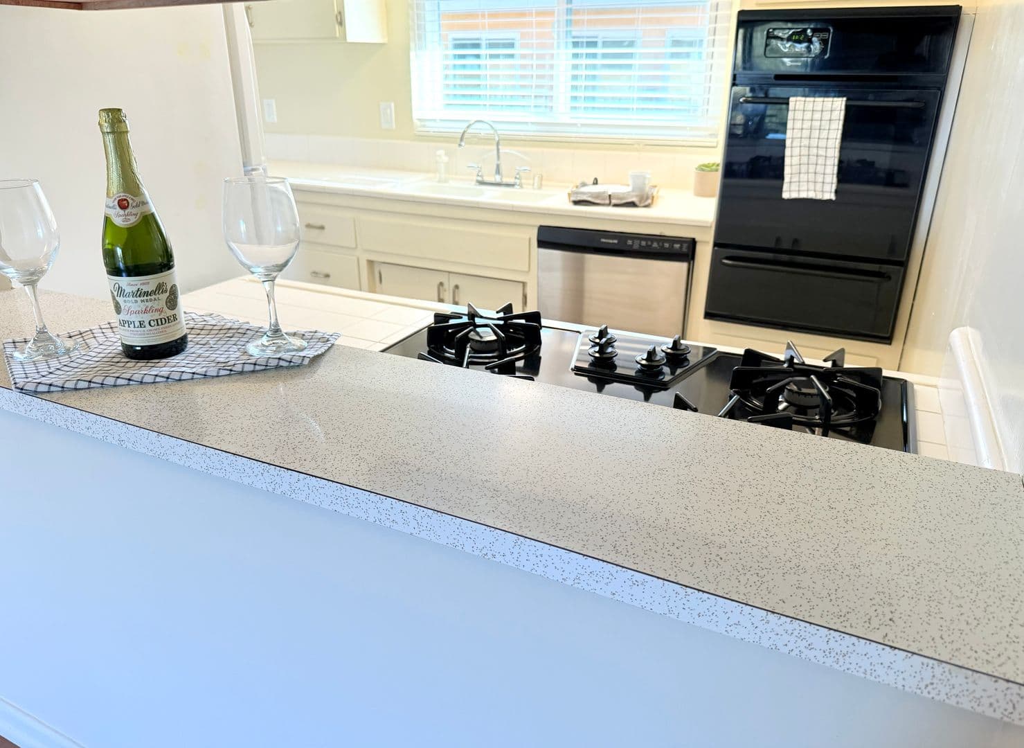 Redondo Beach Apartment: 300 Palos Verdes Boulevard