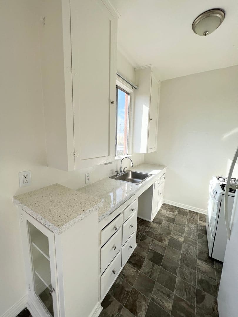 Wilmington Apartment: 1147 Broad Ave.