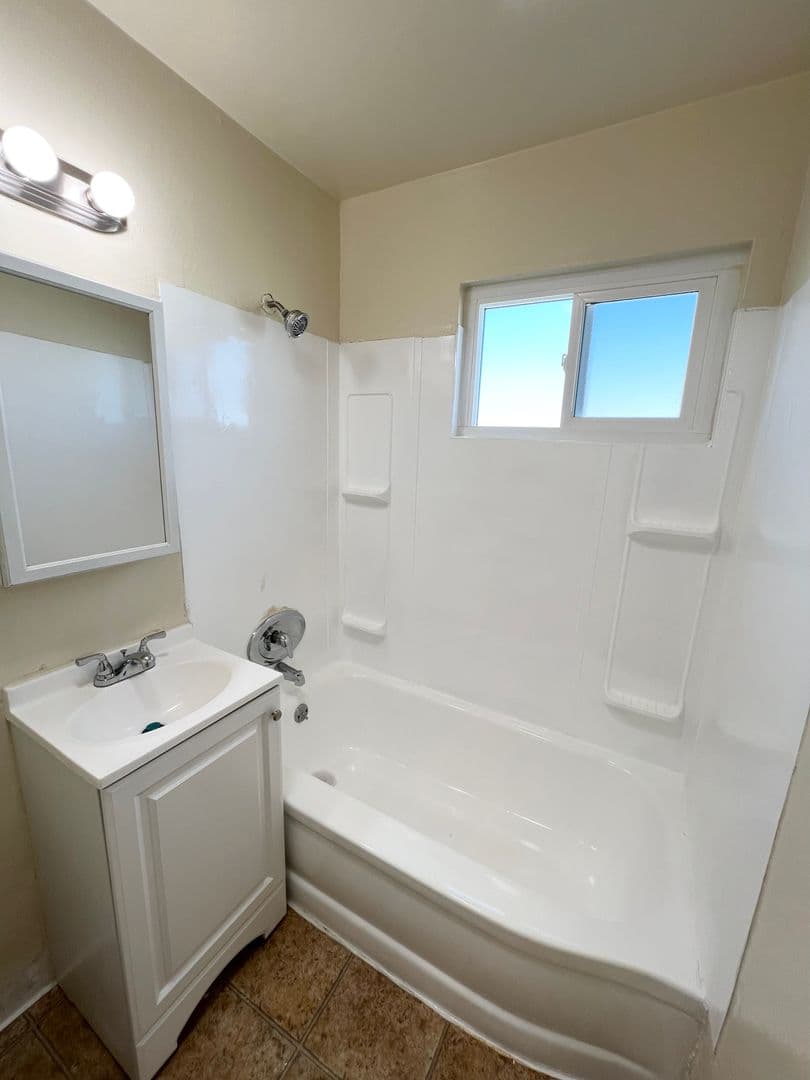 Gardena Apartment: 14812 Chadron Ave