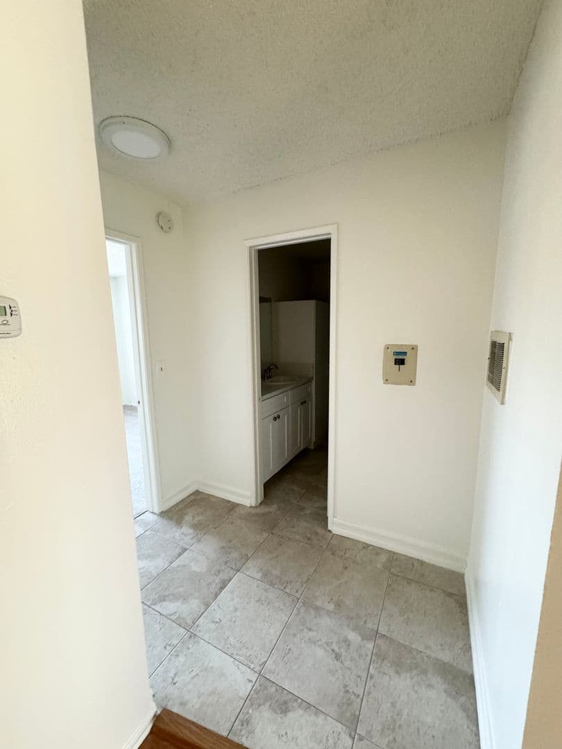 Torrance Apartment: 23015 Madison St