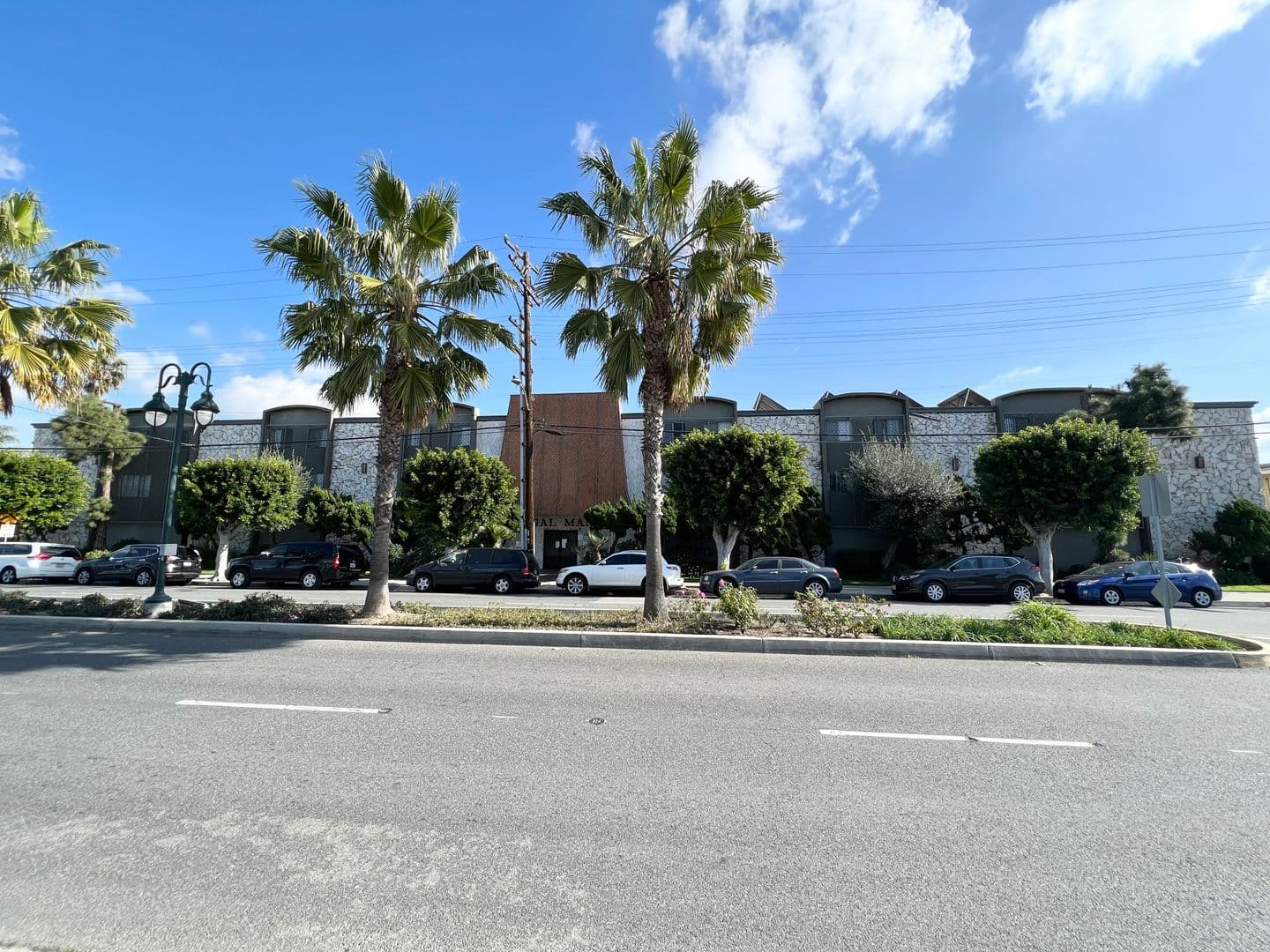 Hawthorne Apartment: 12534 Inglewood Ave.