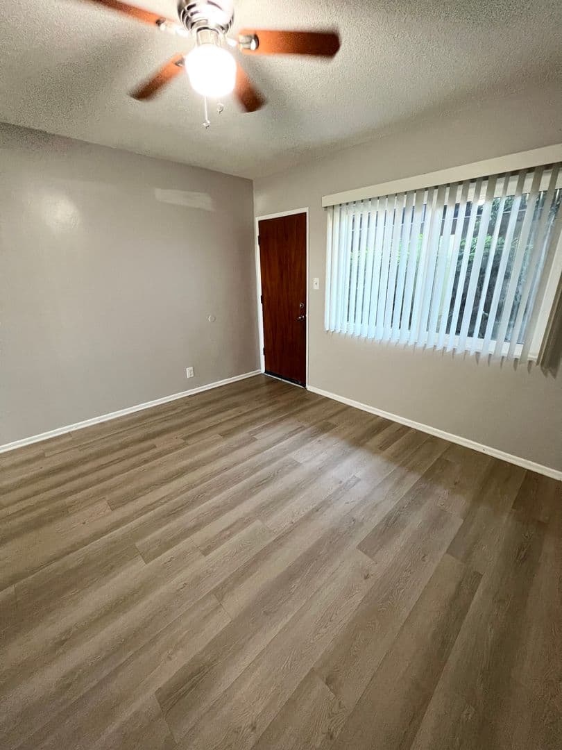 Hawthorne Apartment: 3734 W. El Segundo Blvd