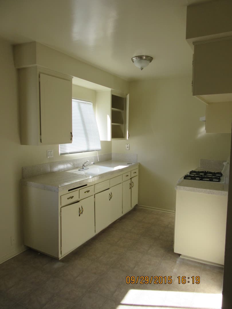 Hawthorne Apartment: 4012 W 129th St,