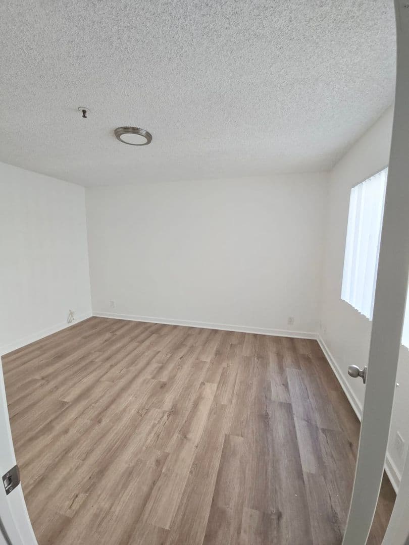 HAWTHORNE Apartment: 13604 - 13608 CHADRON AVE