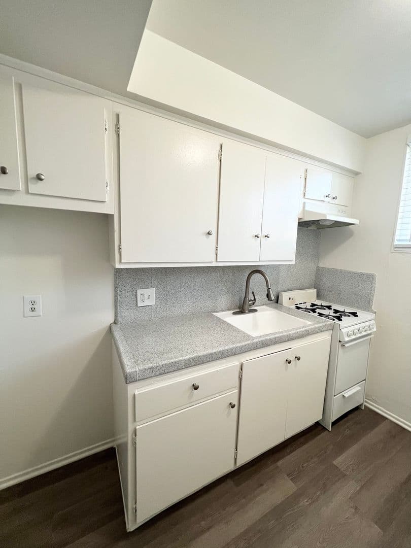 Long Beach Apartment: 3251 E. Artesia Blvd.