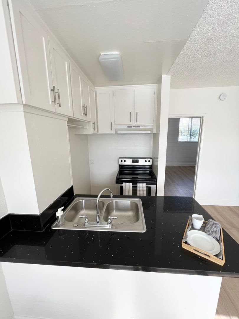 Gardena Apartment: 835 W. Rosecrans Ave